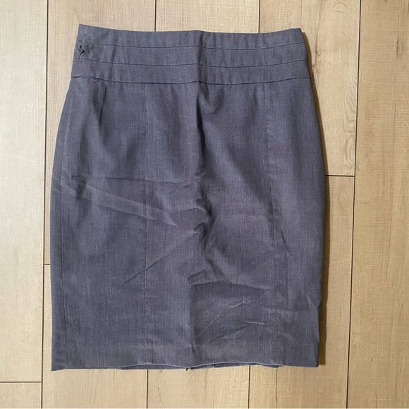 H&M Gray Pencil Skirt – Size 10 (Classic Waist Detail, Belt Loops) - Picture 7 of 8